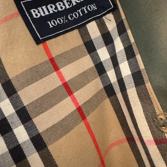 Authentic Burberry Trench Coat  Like NEW - Picture 6 of 16